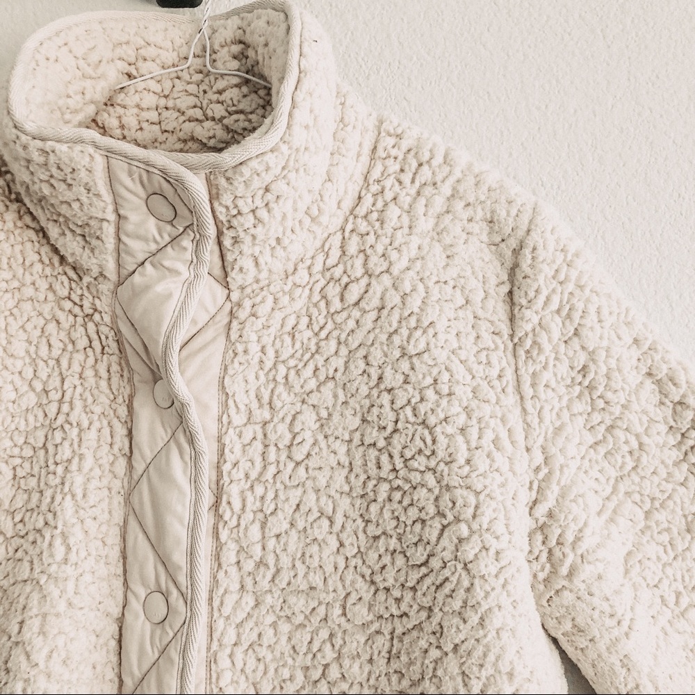 Abercrombie and Fitch Cream Sherpa Nylon Trim Snap Up Jacket. Size Small - Picture 2 of 10
